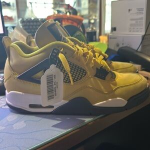 Nike Jordan 4 lightning size 11.5 100% authentic